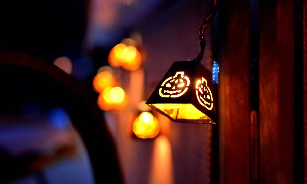 дверь, свет, хэллоуин, праздник, halloween, фонарь, огни