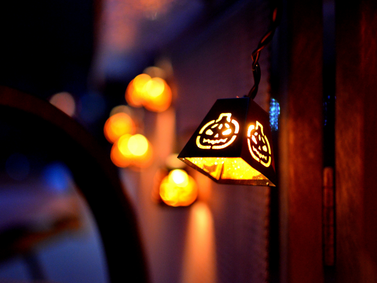 дверь, свет, хэллоуин, праздник, halloween, фонарь, огни
