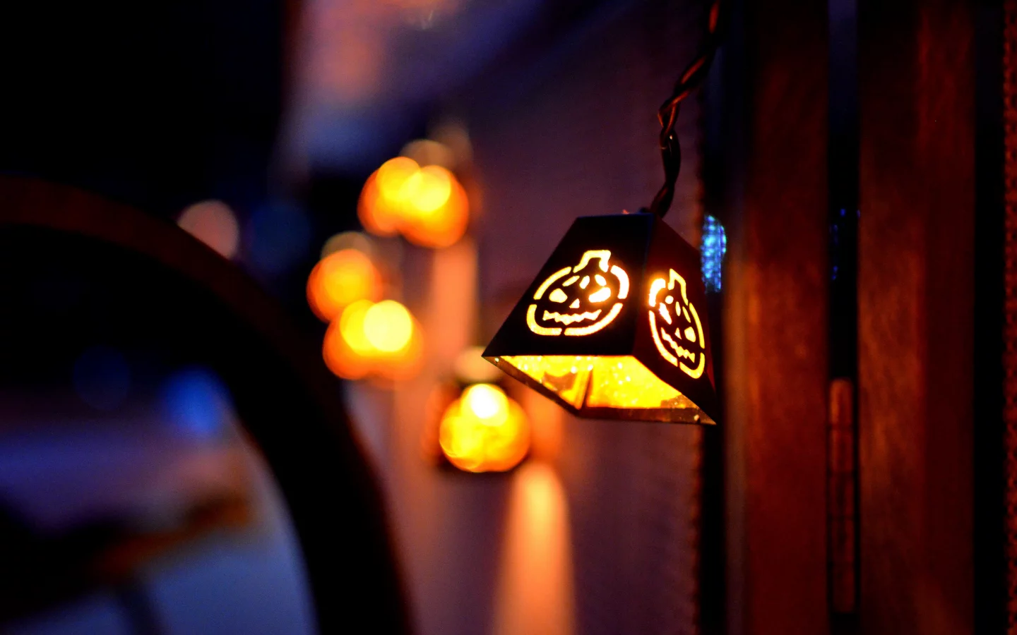 дверь, свет, хэллоуин, праздник, halloween, фонарь, огни