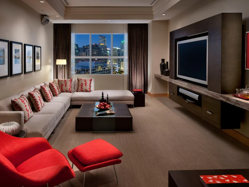 interior, телевизор, комната, диван, room, media, подушки, suite