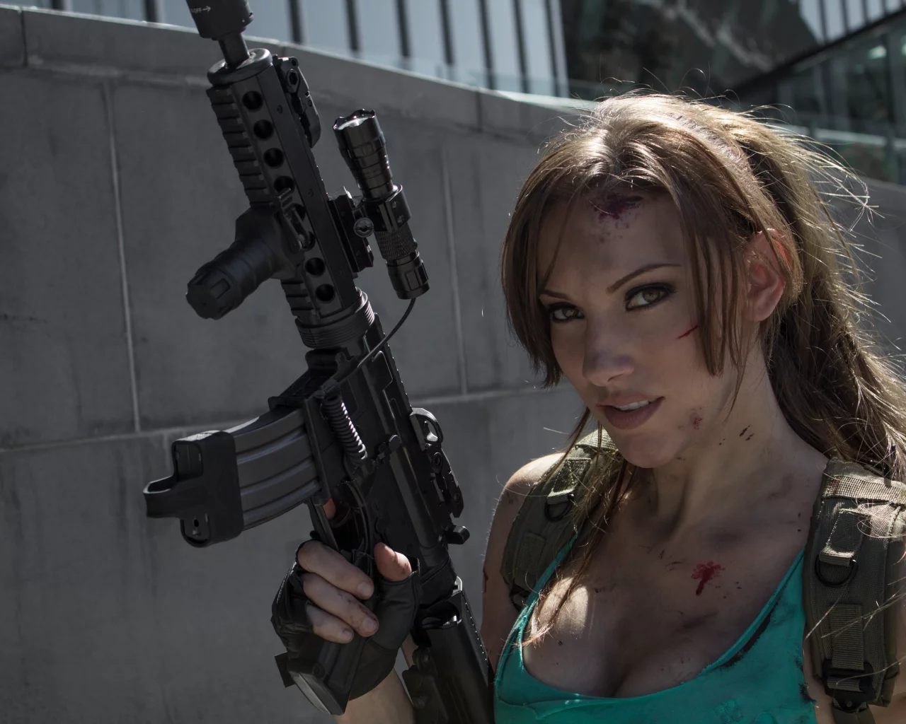 кровь, девушка, автомат, косплей, оружие, lara croft