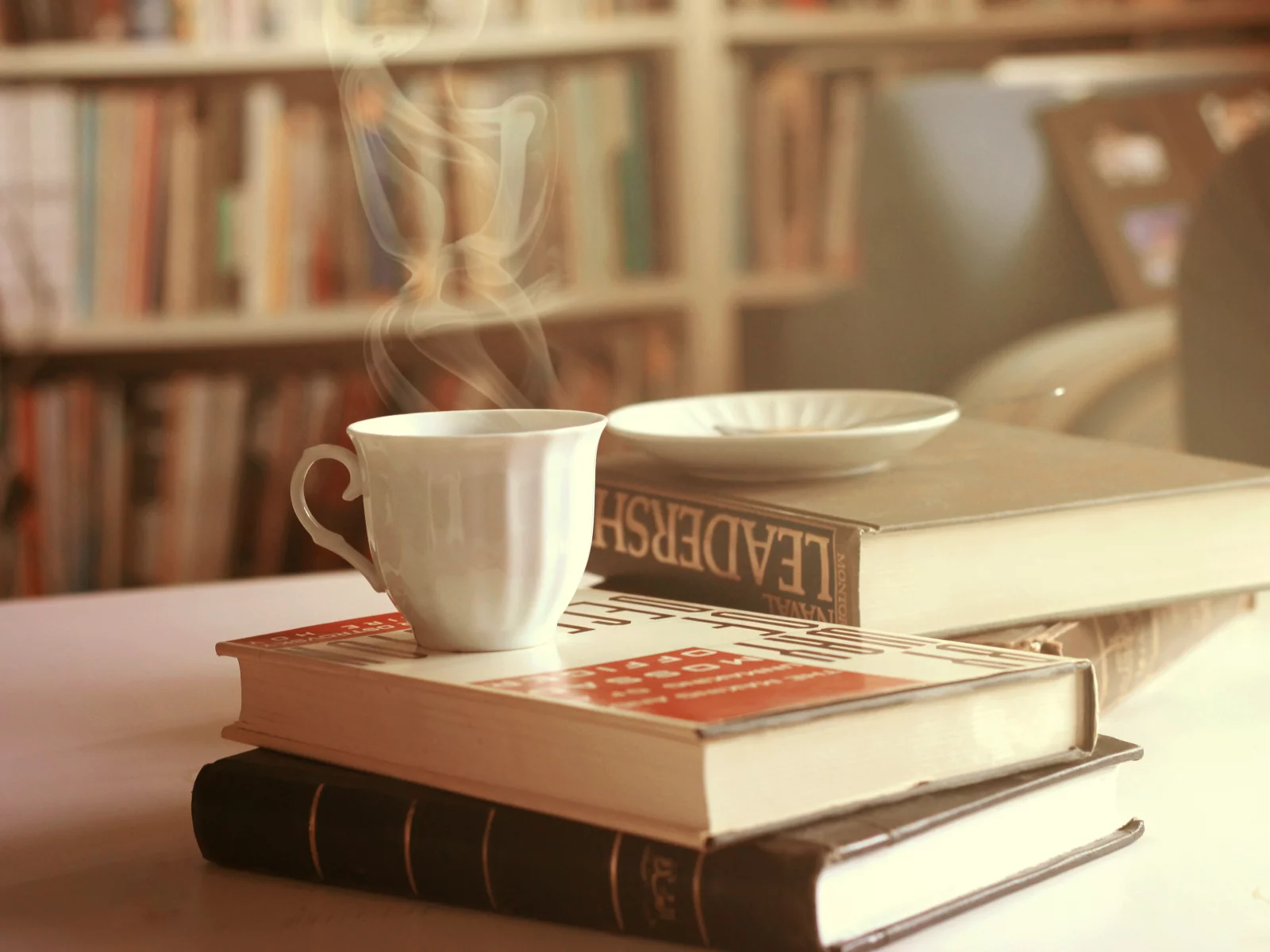блюдце, пар, книги, кружка, чашка