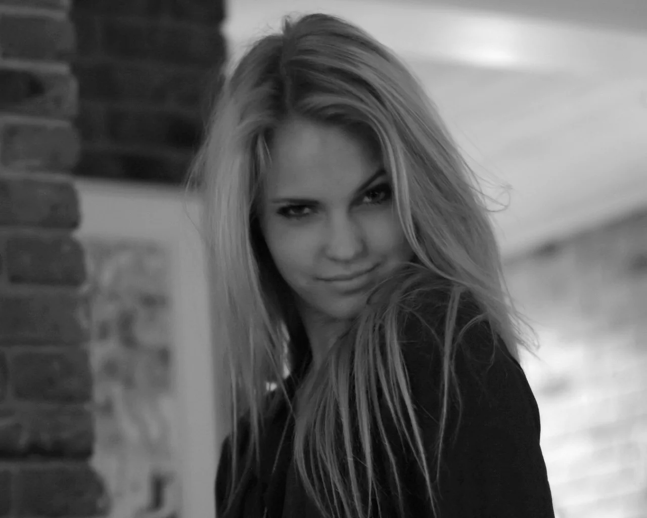 emilie marie nereng, девушка, прищур, черно белое, модель