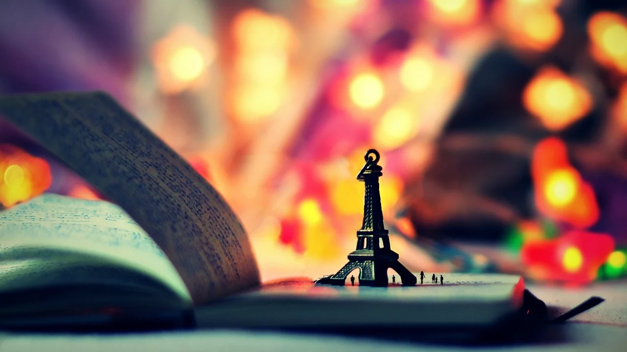 статуэтка, эйфелева башня, игрушка, настроения, книга