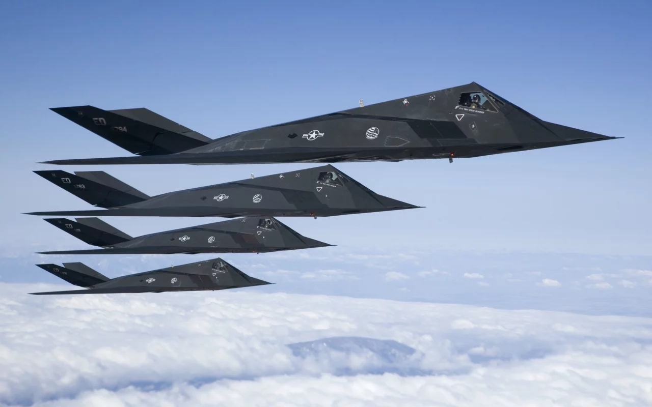 nighthawk, много, ударные, самолеты, малозаметные, f-117, lockheed