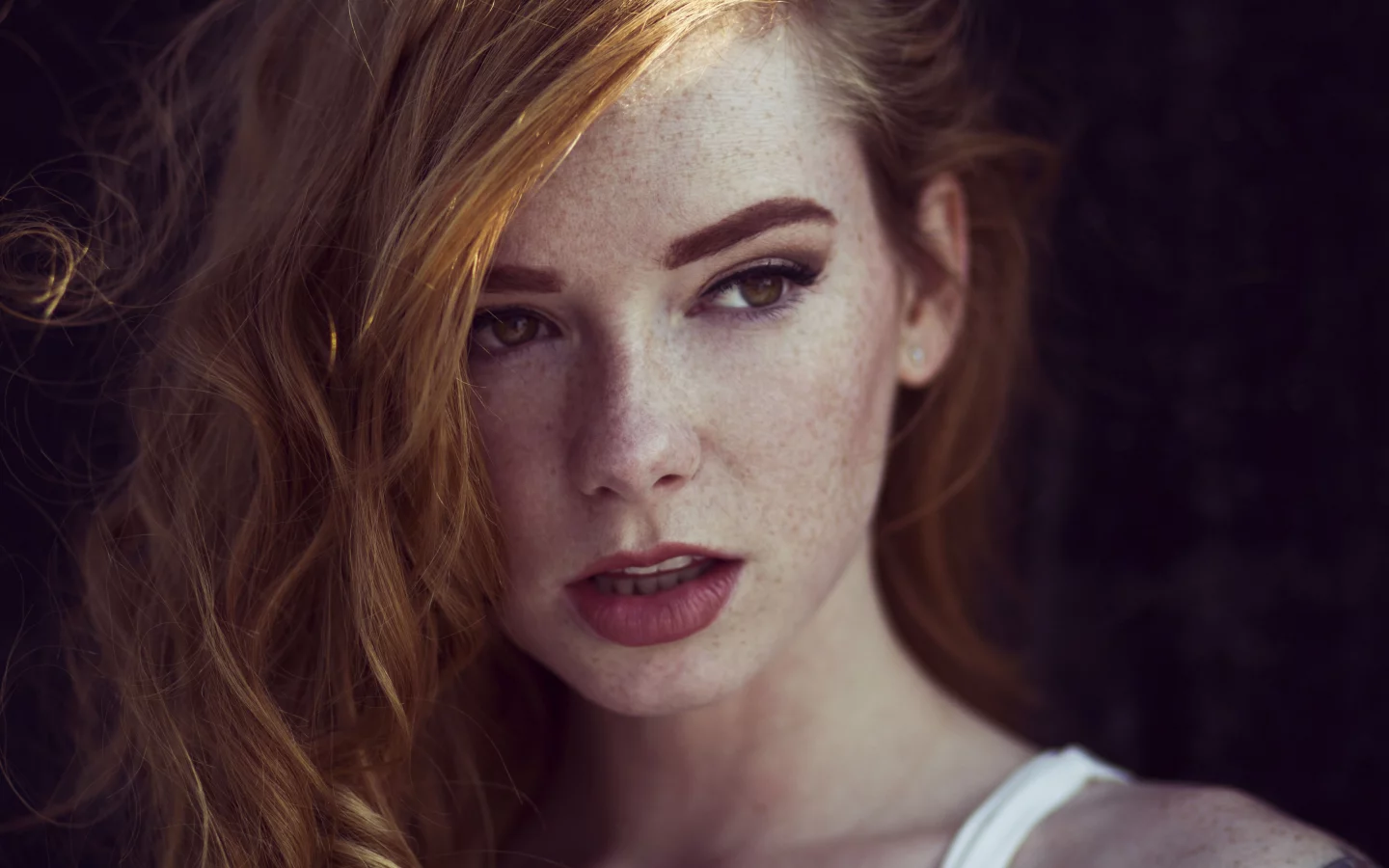веснушки, девушка, hattie watson, взгляд, рыжая