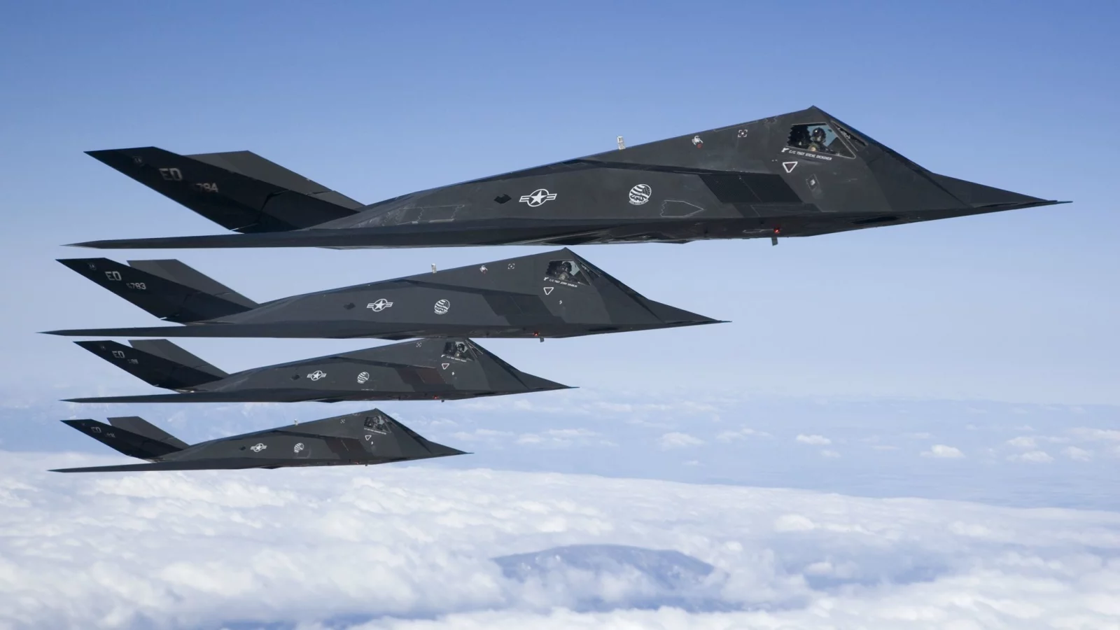 nighthawk, много, ударные, самолеты, малозаметные, f-117, lockheed