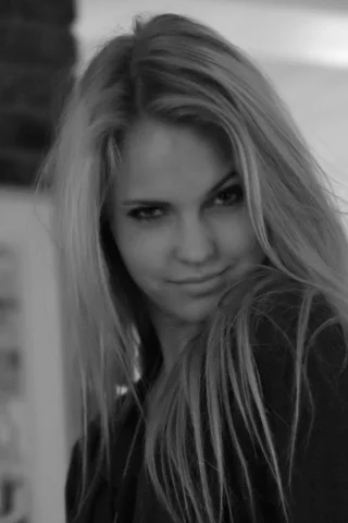 emilie marie nereng, девушка, прищур, черно белое, модель