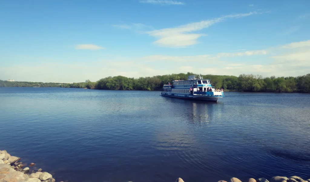 Москва-река, набережная