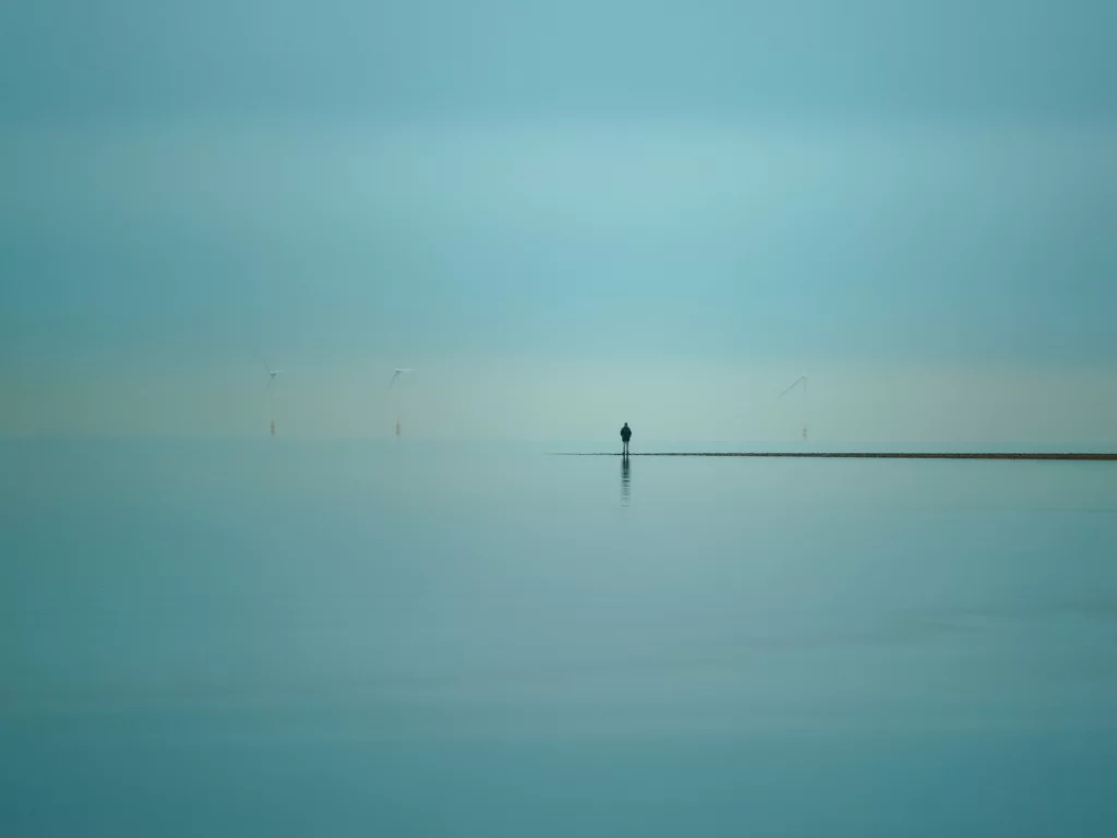 ветряки, море, человек