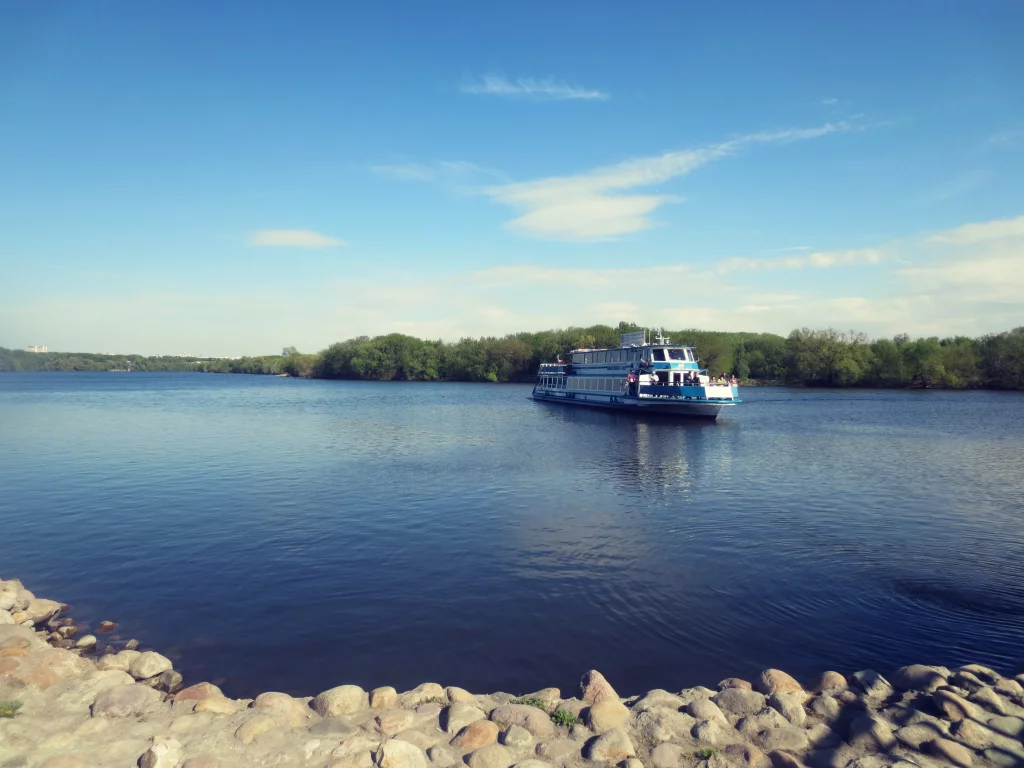 Москва-река, набережная