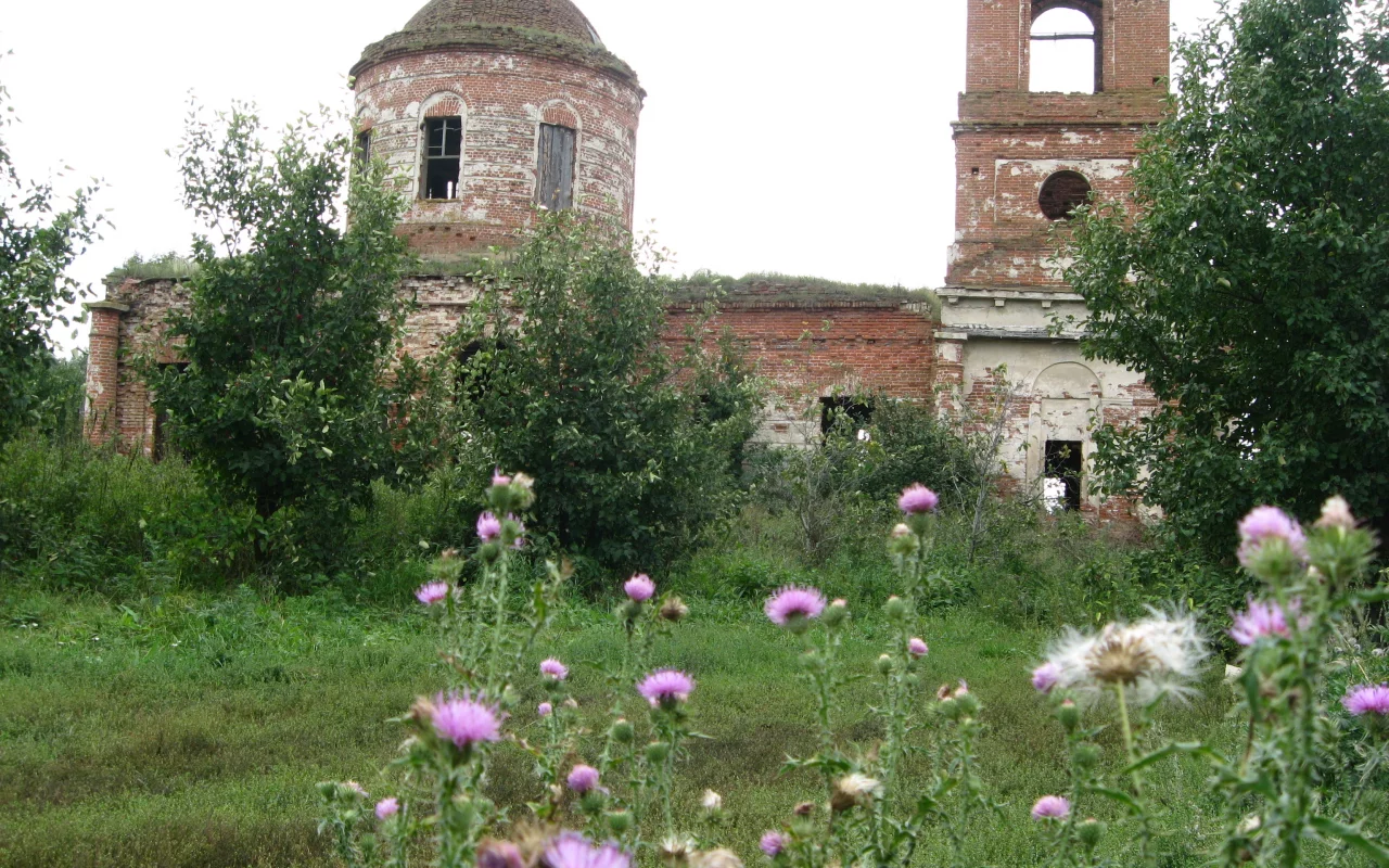 церковь, лето