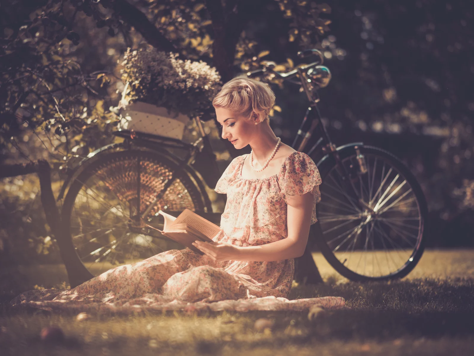 ретро, блондинка, платье, стиль, книга, девушка, бусы