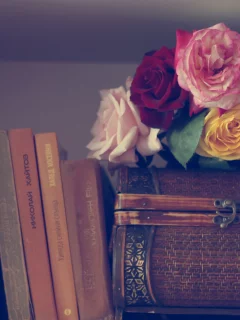 шкатулка, книги, розы, цветы