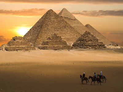 египет, пески, всадники, пирамиды