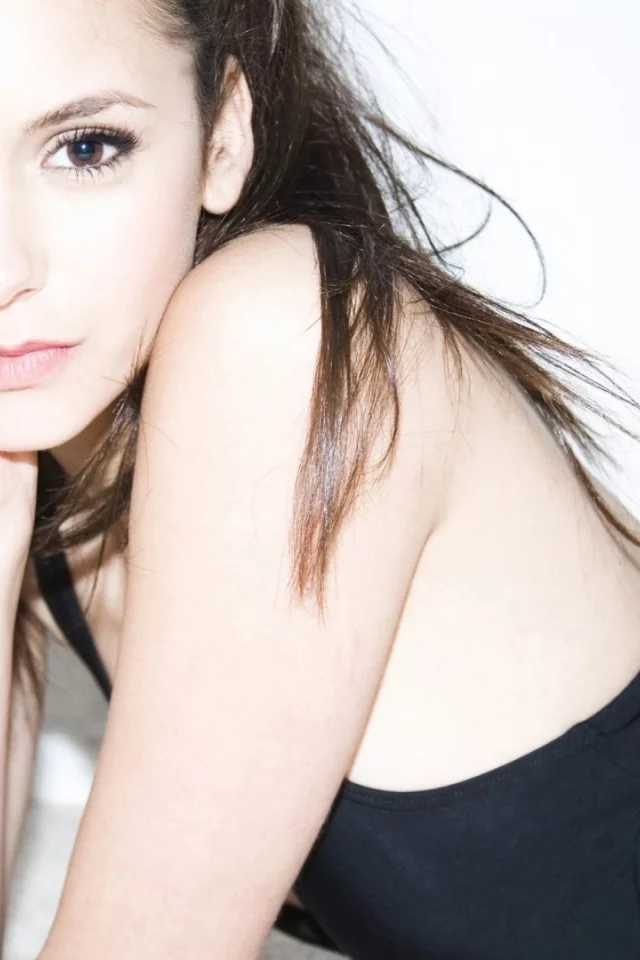 нина добрев, красивая девушка, лежит, актриса, nina dobrev