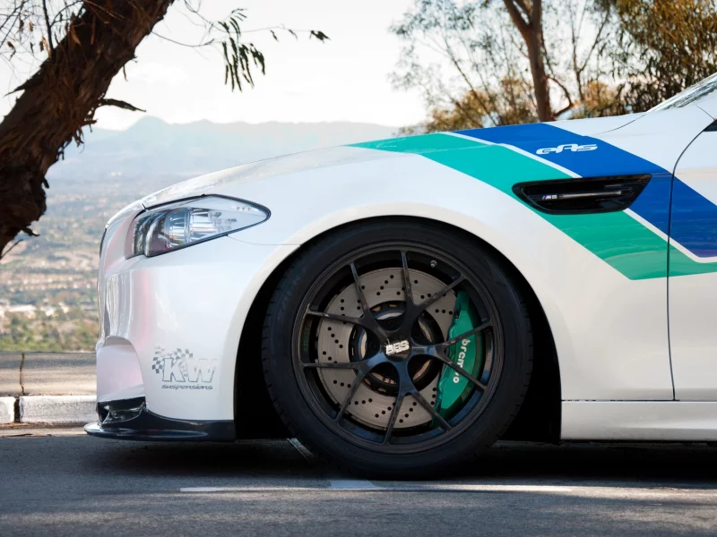 бмв, white, белый, m5, f10, brakes, bbs, brembo, bmw, колесо, wheels, передок