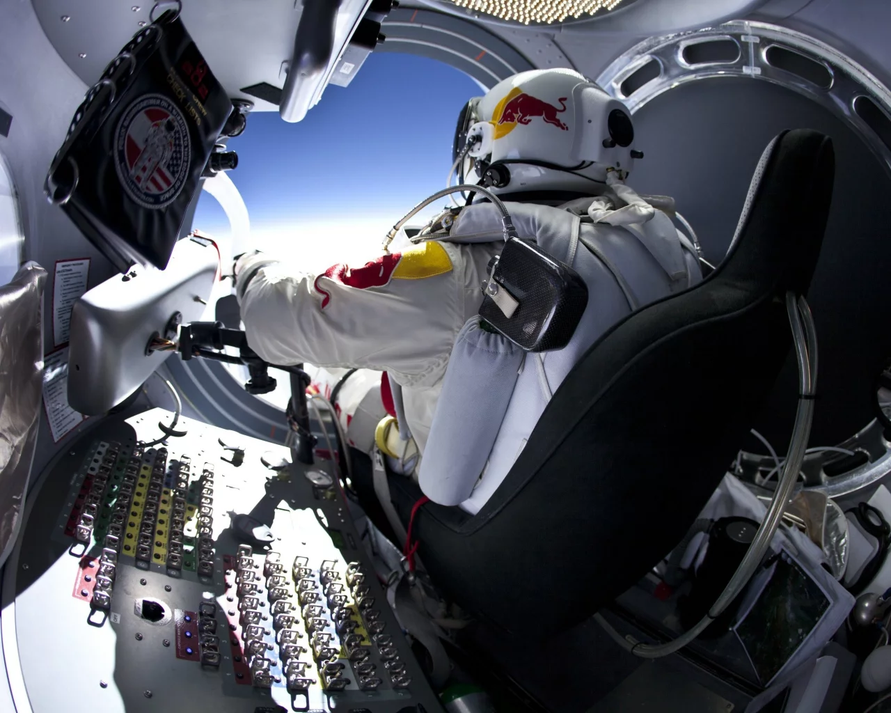 stratos, прыжок, red bull, феликс баумгартнер, стратосфера