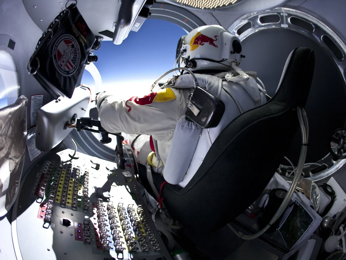 stratos, прыжок, red bull, феликс баумгартнер, стратосфера