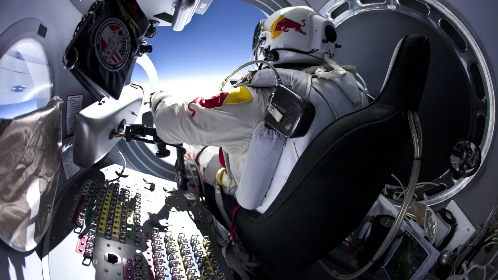 stratos, прыжок, red bull, феликс баумгартнер, стратосфера