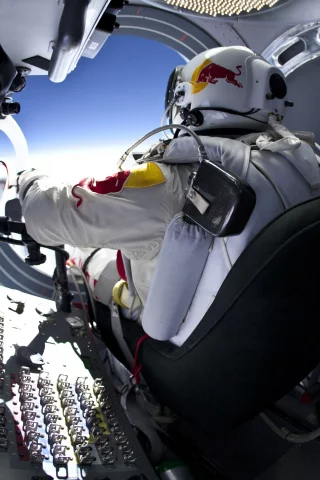 stratos, прыжок, red bull, феликс баумгартнер, стратосфера