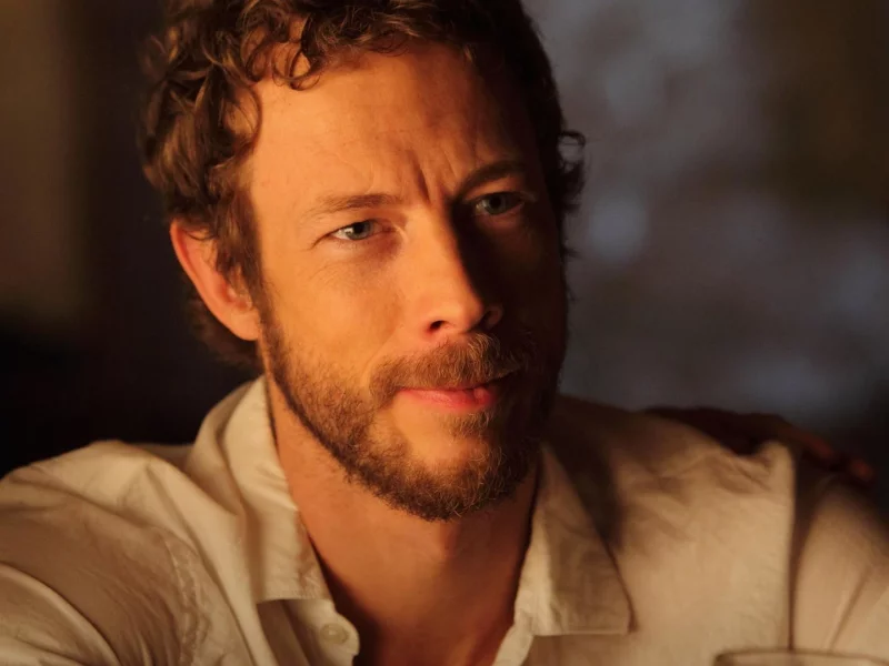 lost girl, рубашка, dyson, зов крови, kris holden-ried