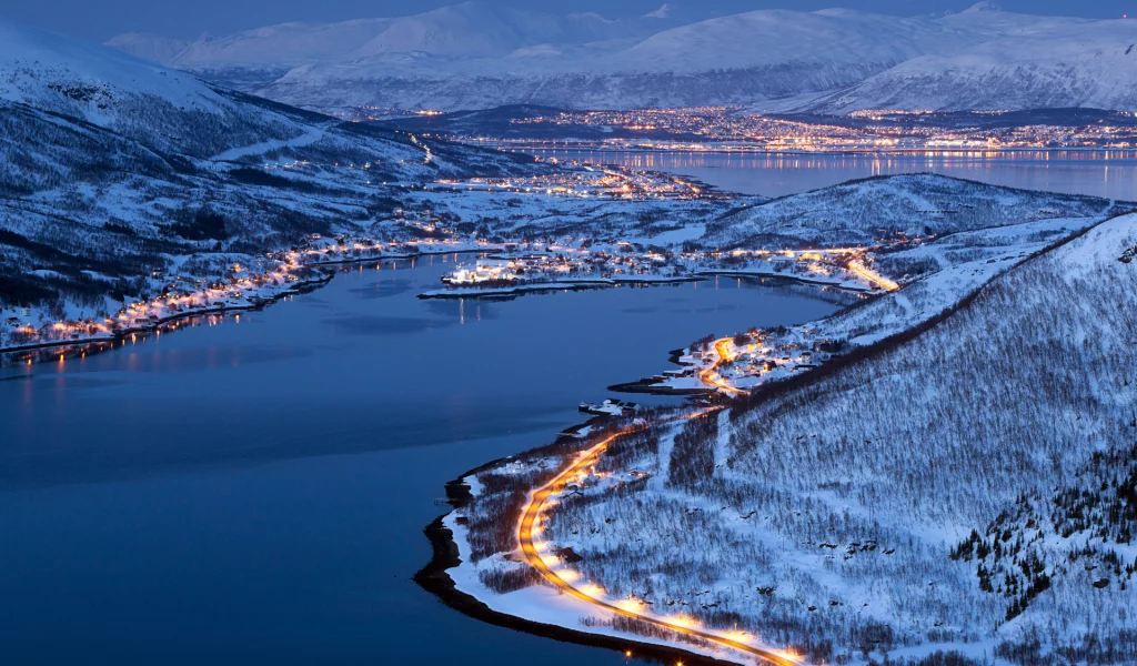 norway, mountains, winter, forest, lights, тромсё, troms__, snow, город, city