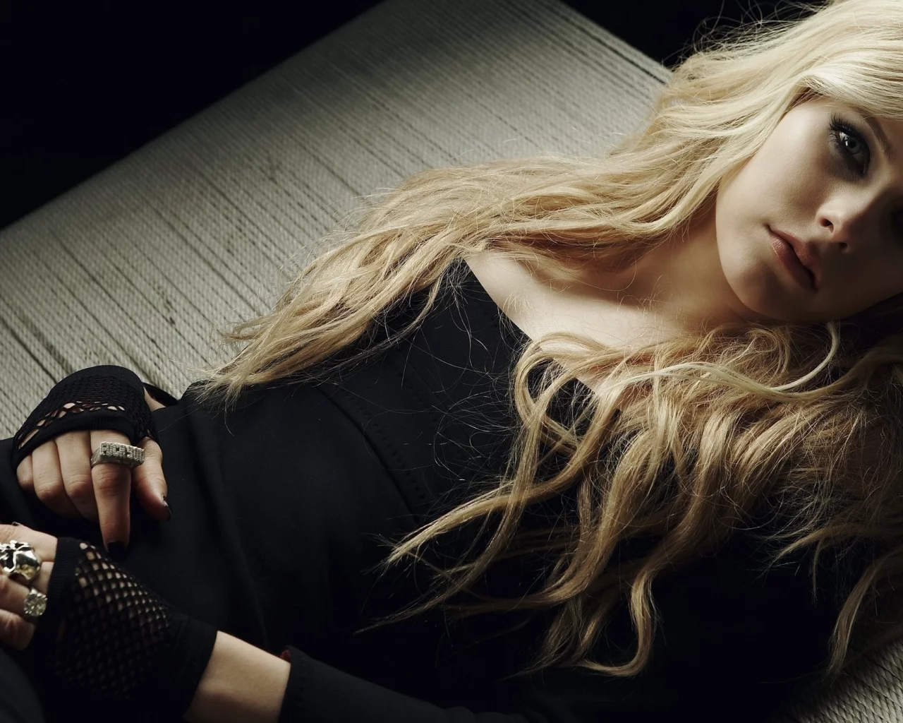 Аврил Лавин, Музыка, Avril Lavigne