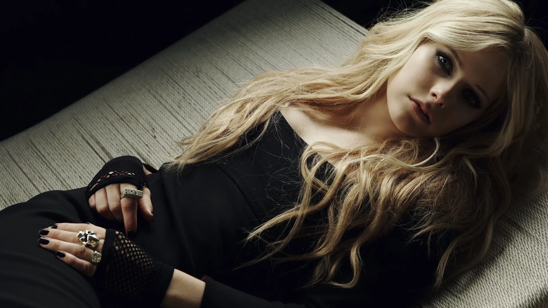 Аврил Лавин, Музыка, Avril Lavigne