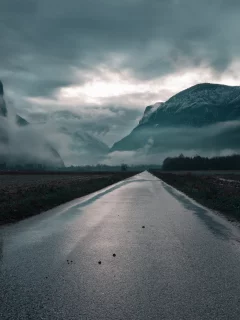 дорога, деревья, трава, горы, облака