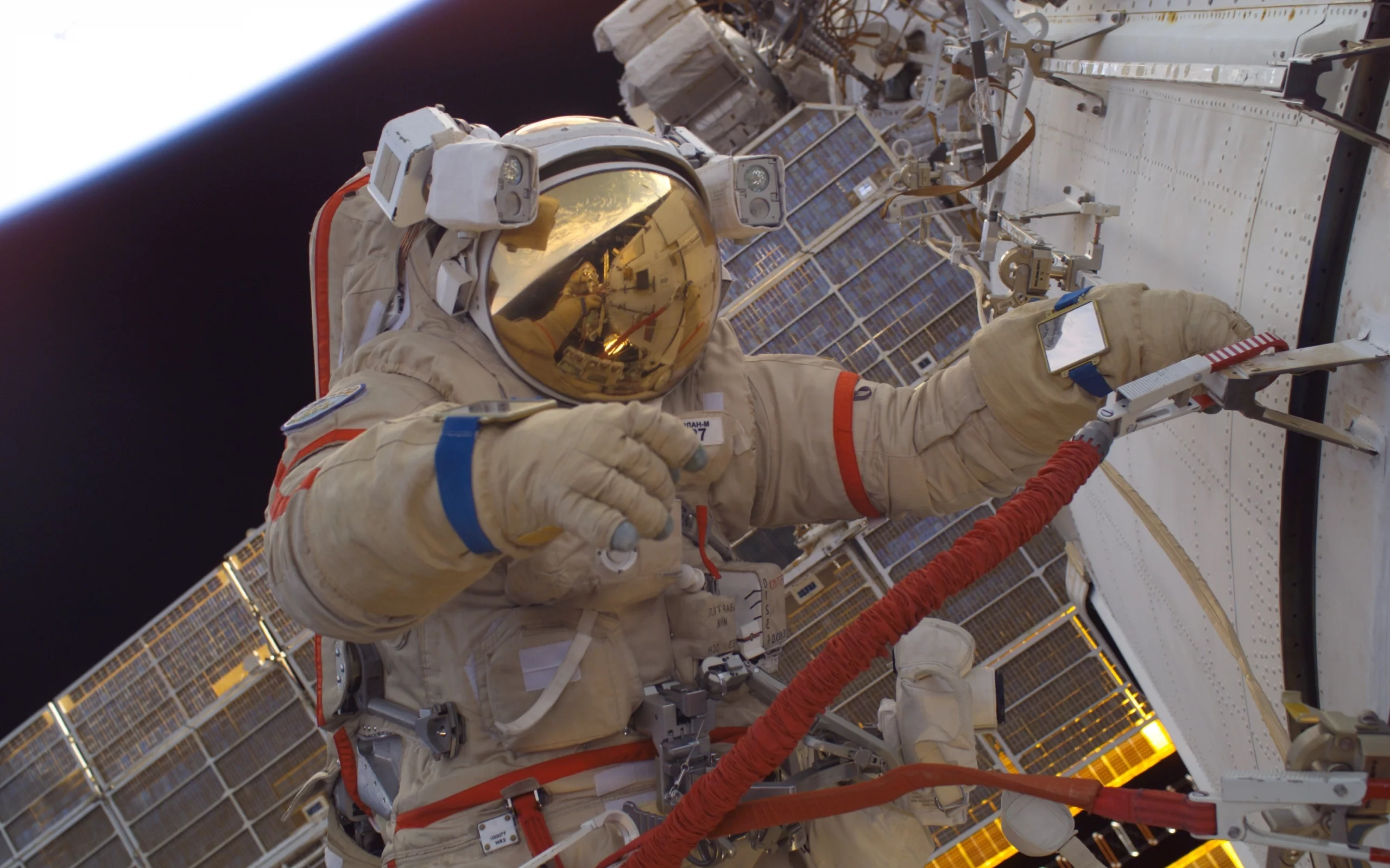 космос, космонавт, мкс, российский скафандр, орлан м