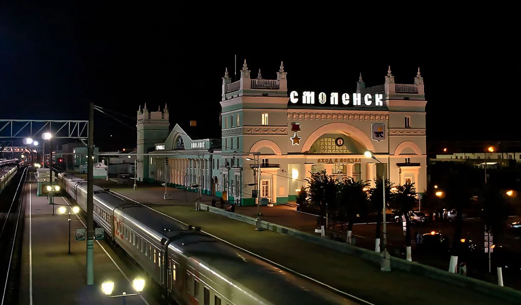 Город Герой Смоленск, ночь, жд вокзал, огни.