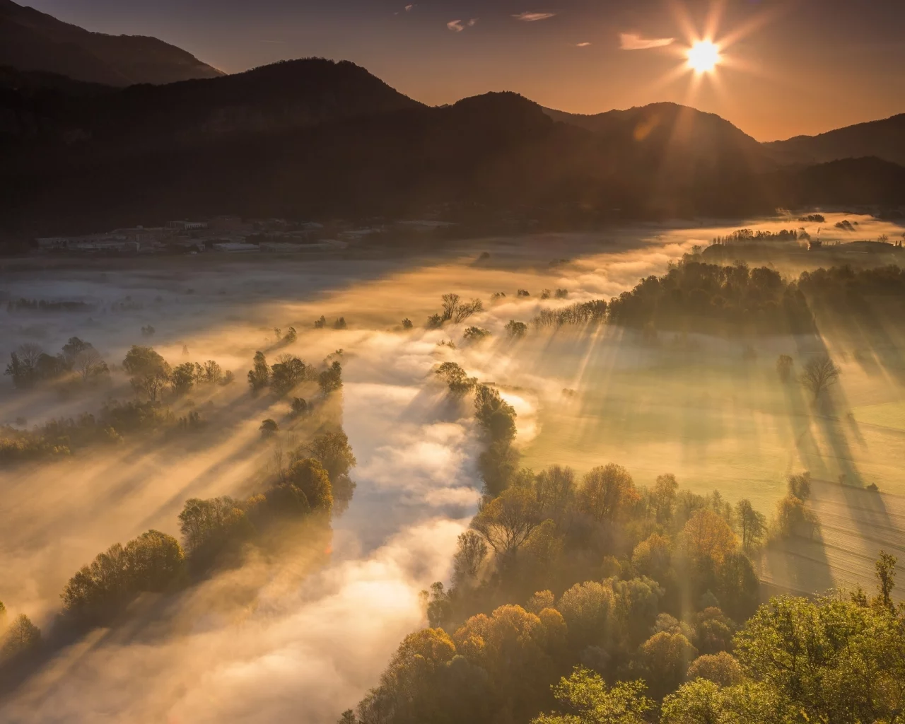 горы, долина, река, природа, свет, лучи, туман