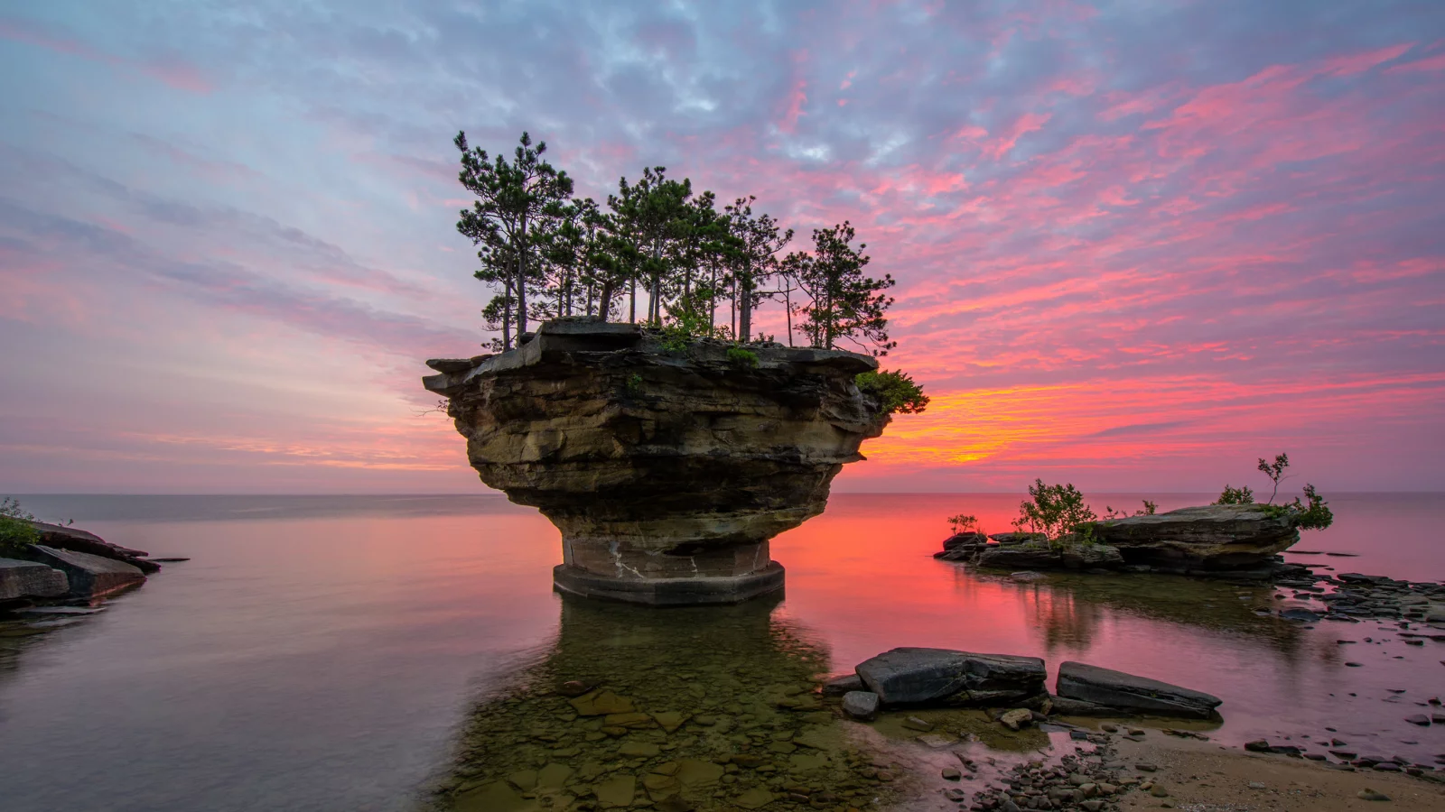 озеро гурон, сша, скала turnip rock, штат мичиган