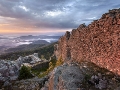 крепостта Устра, Родопи, Родопские горы, Болгария, гора, крепость