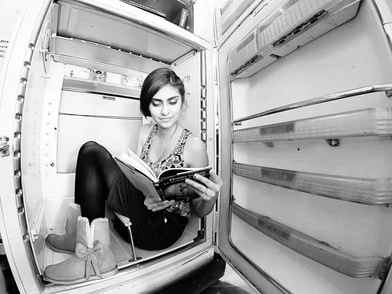 книга, девушка, холодильник