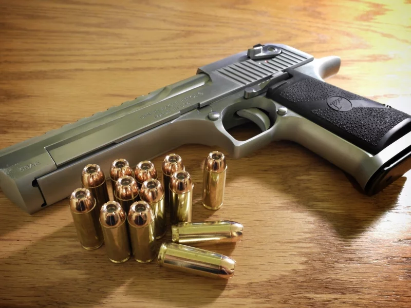 Desert Eagle, производство Израиль, калибр до 12, 7 мм, патроны с экспансивной пулей