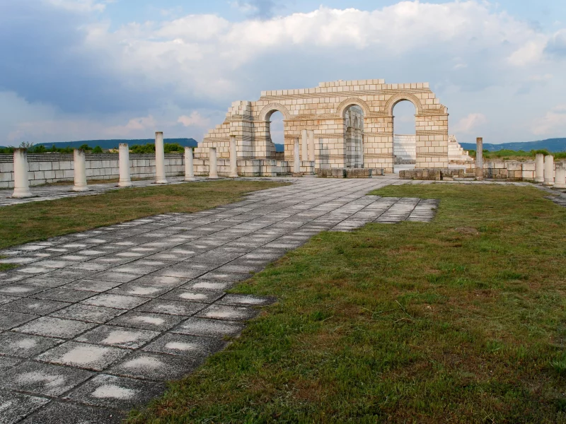 Голямата базилика, Плиска, Болгария, древнейшая столица Болгарии, базилика, руины