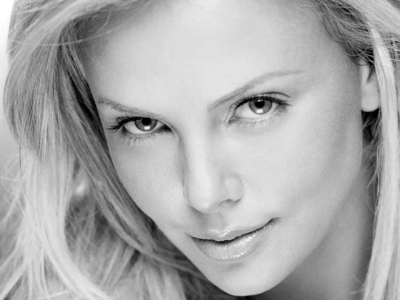 глаза, charlize theron, актриса, черно-белая