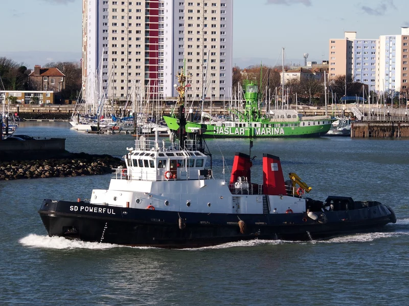 Море, судно, буксир, город, постройки, дома.