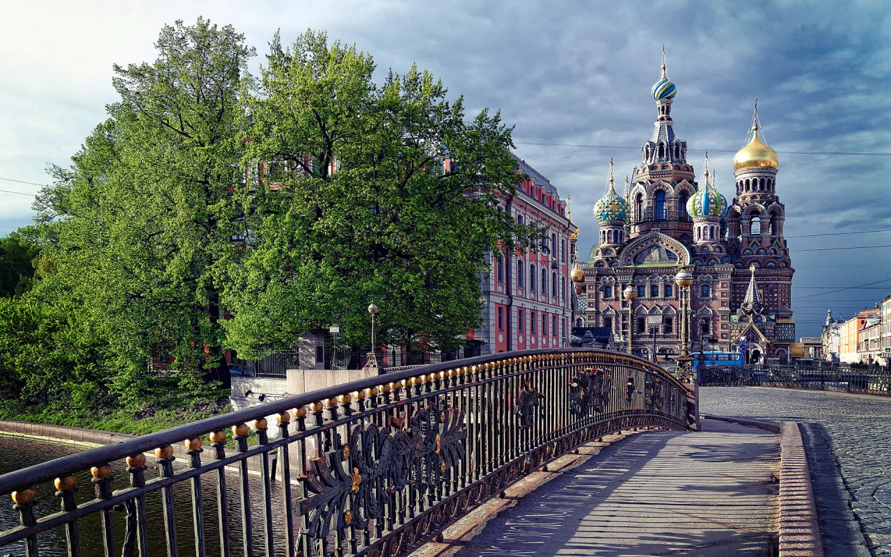 Питербург, Ленинград, тротуар, дорога, храм, собор.