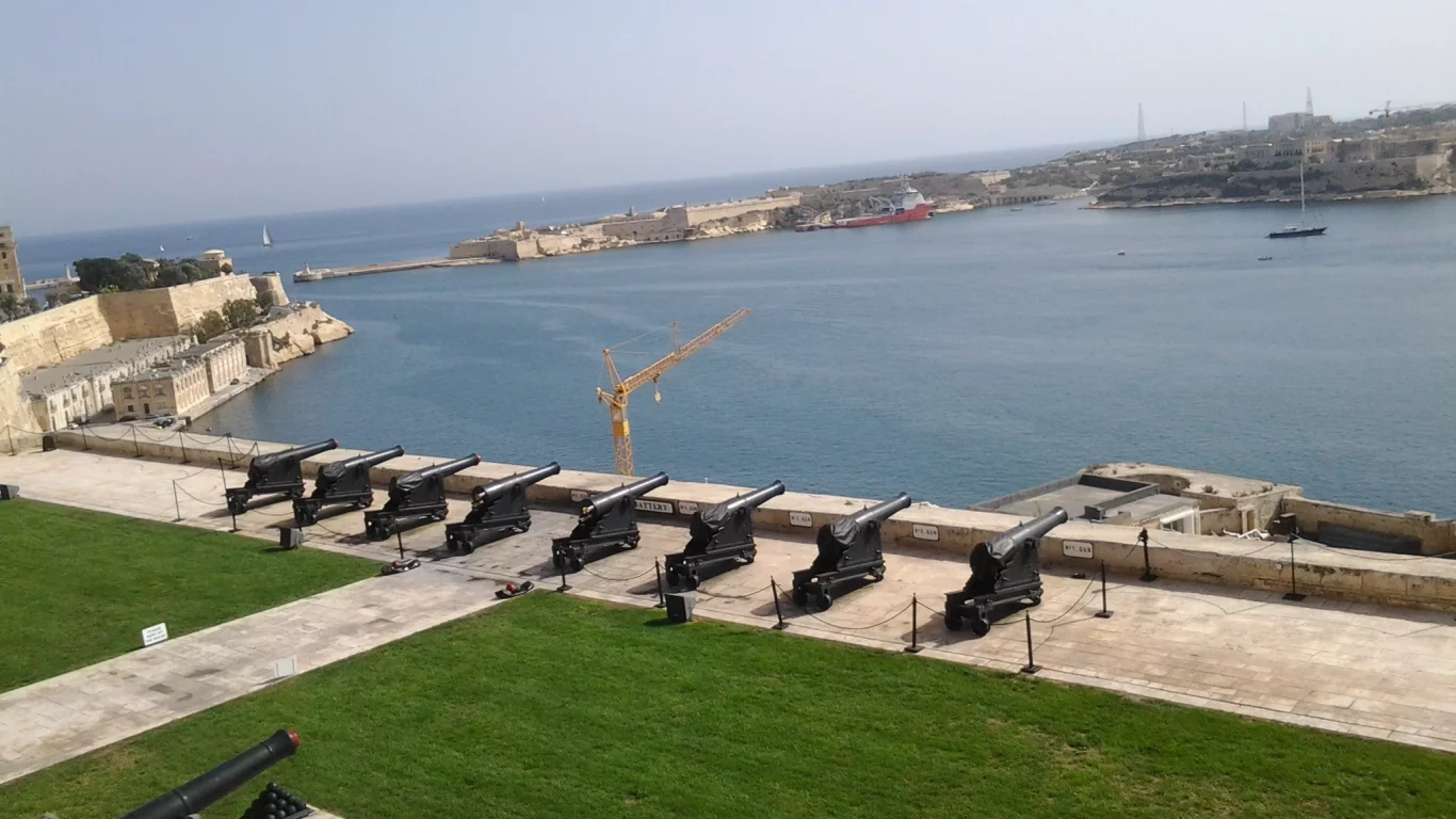 Мальта, Валлетта, Средиземное море, берег, море, небо
