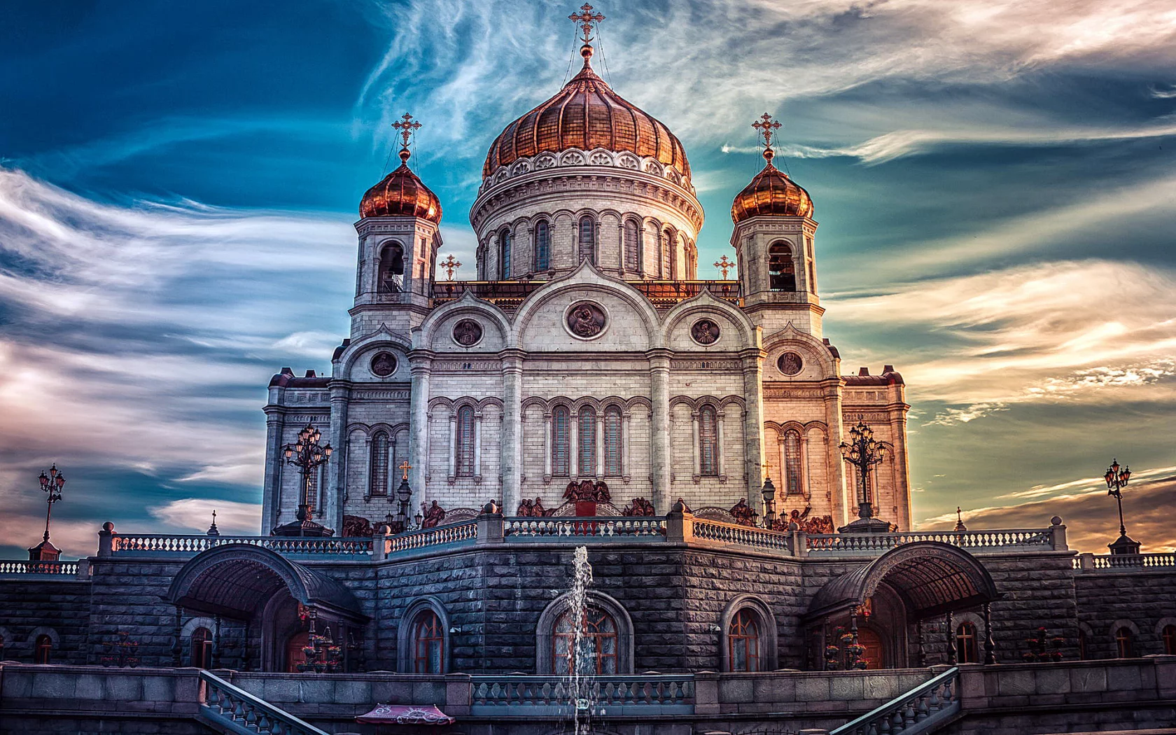 Москва, небо, облака, храм, купола.