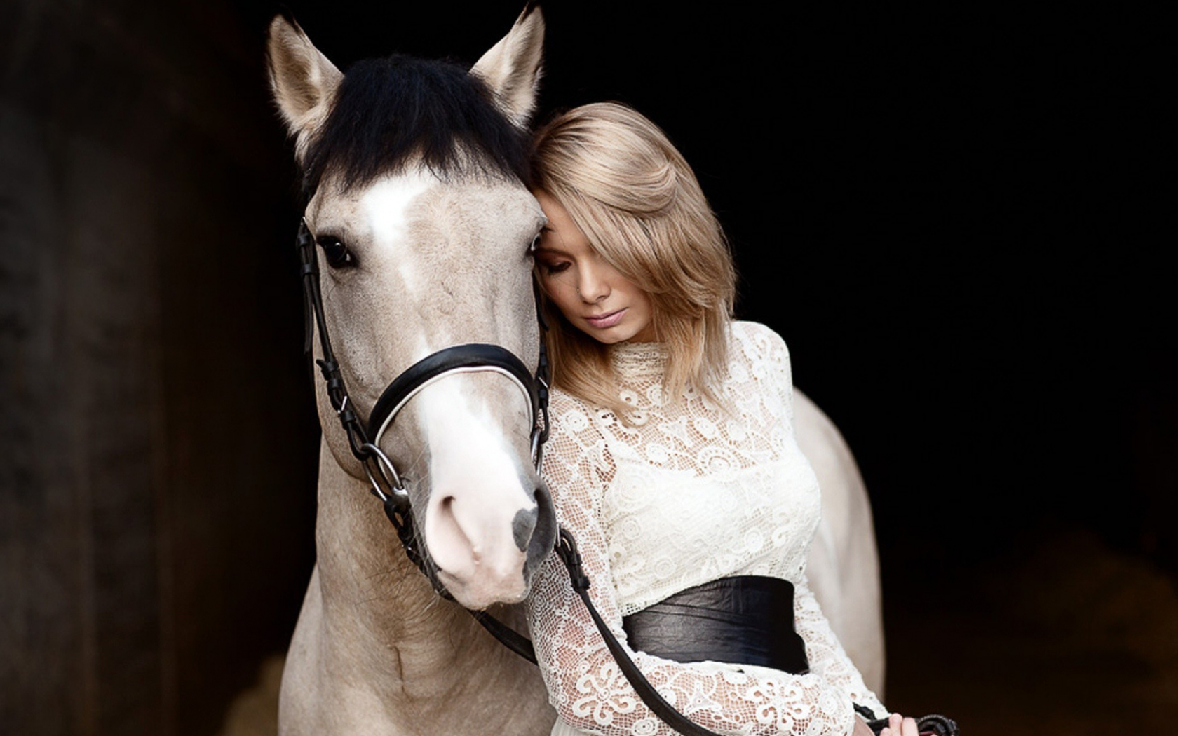 Русская девушка с лошадью. Фотосессия с лошадьми. Девушка с лошадью. Девушка на коне.