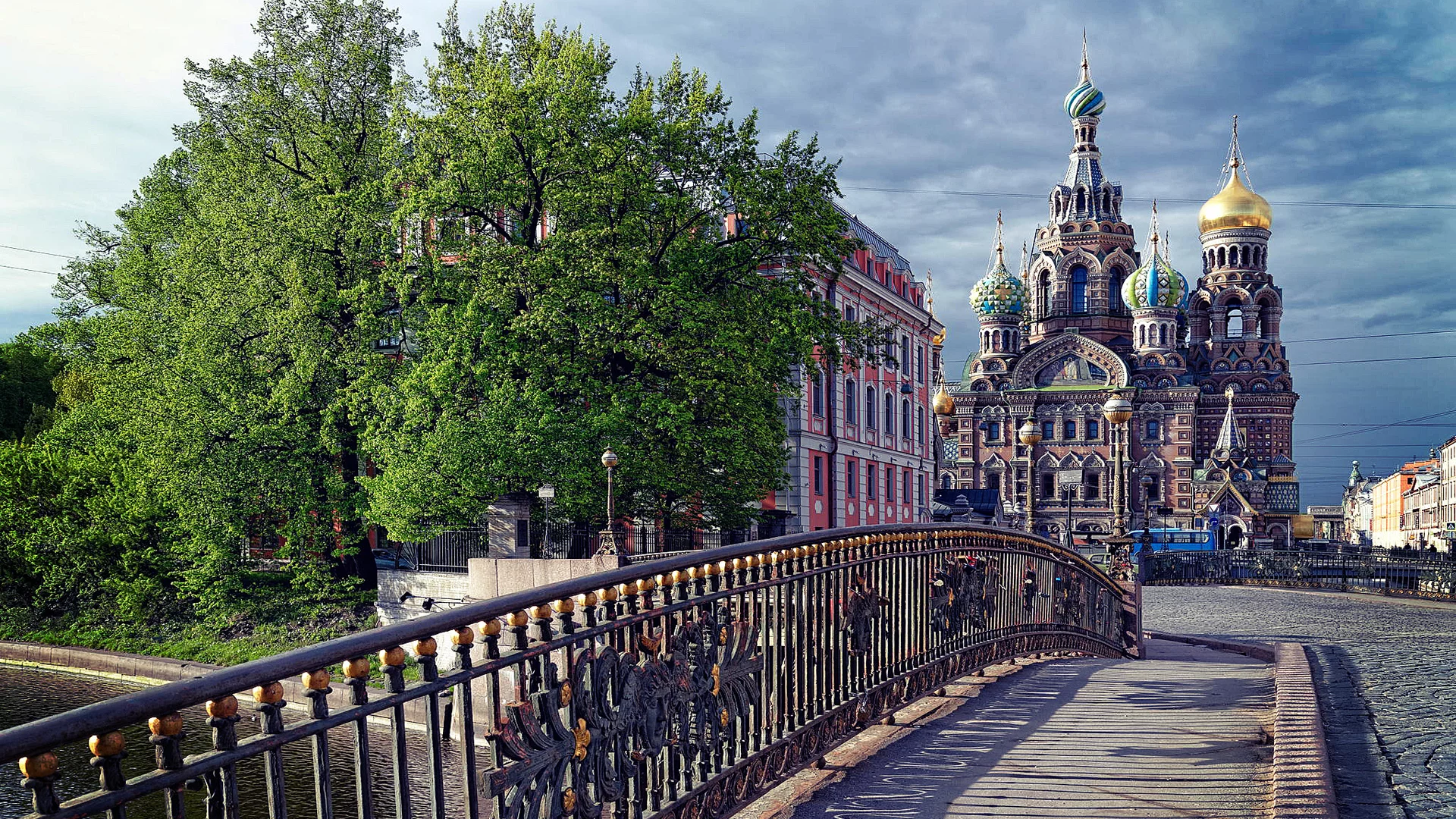 Питербург, Ленинград, тротуар, дорога, храм, собор.