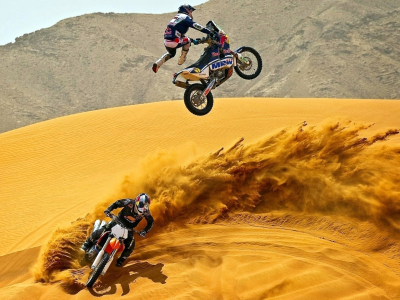 мотоциклисты, пески, экстрим