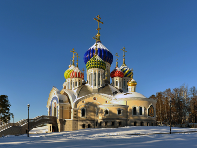 Зима, небо, храм св.князя Игоря, Москва.
