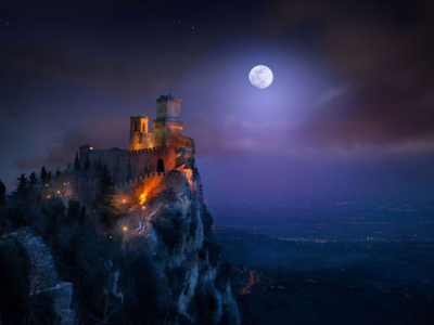 Замок, Луна, небо