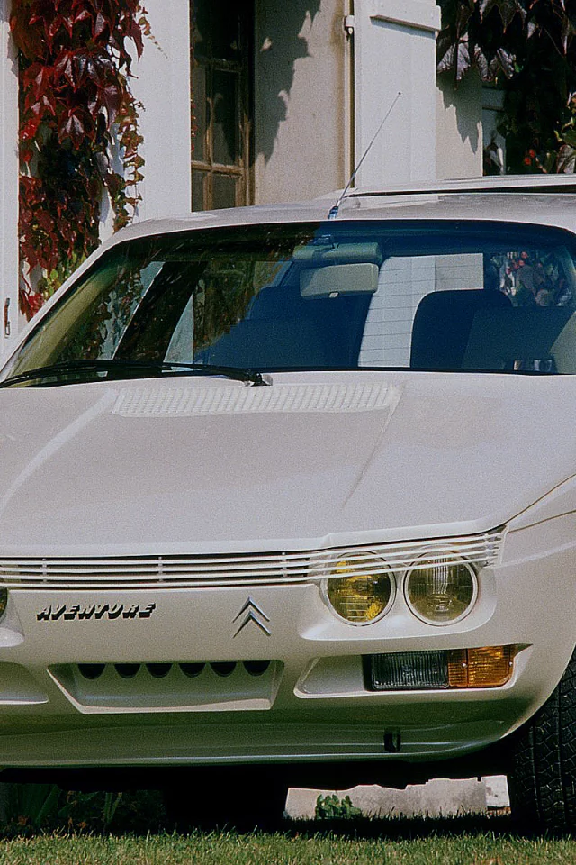 Дом, трава, газон, машина, ретро, Citroёn Sbarro.