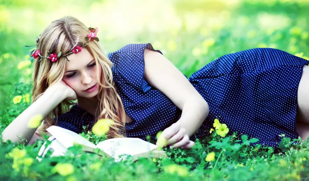 девушка, венок, книга
